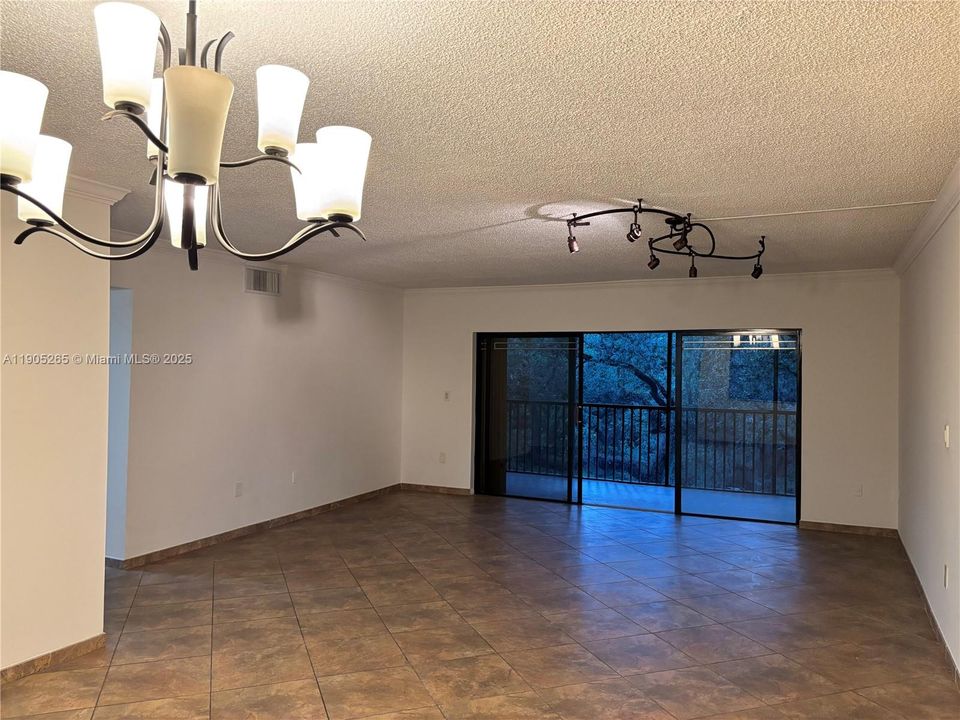 For Sale: $289,000 (2 beds, 2 baths, 1428 Square Feet)