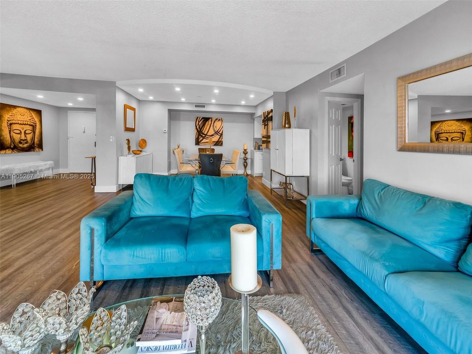 For Sale: $389,000 (3 beds, 2 baths, 1714 Square Feet)