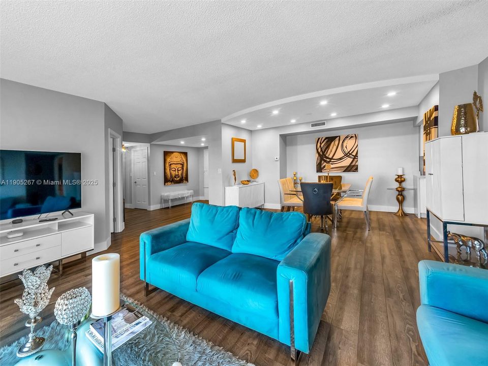 For Sale: $389,000 (3 beds, 2 baths, 1714 Square Feet)