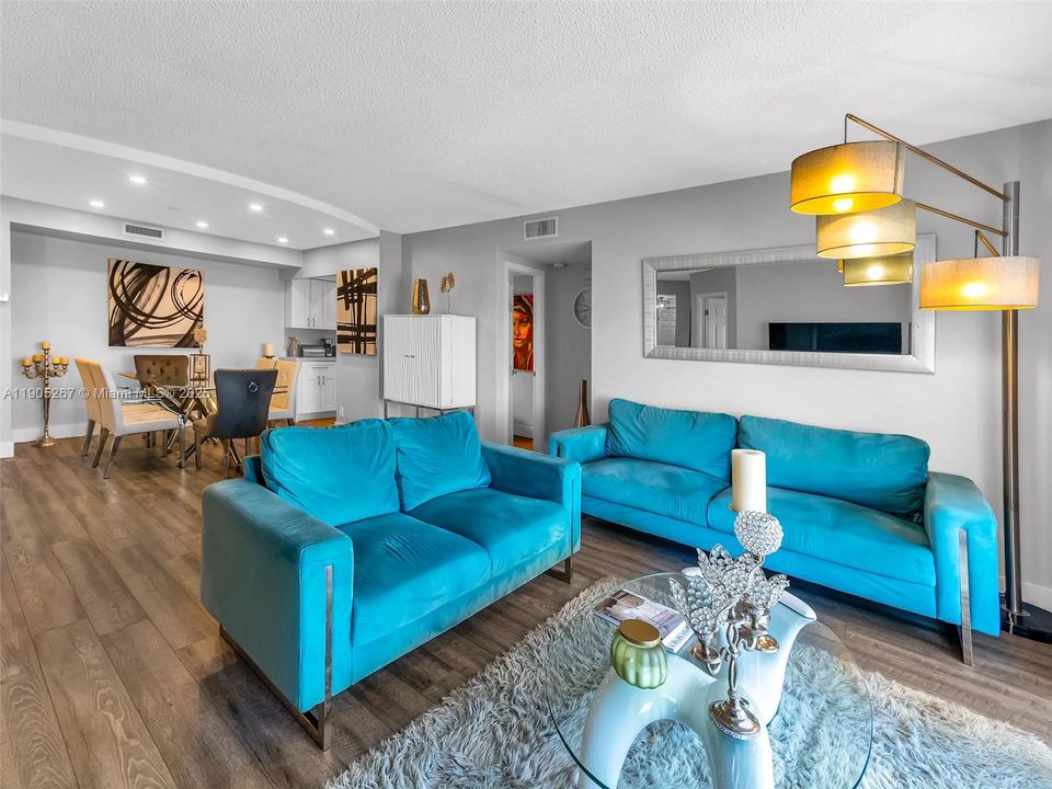 For Sale: $389,000 (3 beds, 2 baths, 1714 Square Feet)