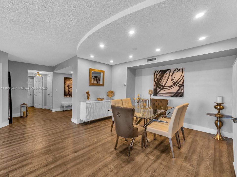 For Sale: $389,000 (3 beds, 2 baths, 1714 Square Feet)