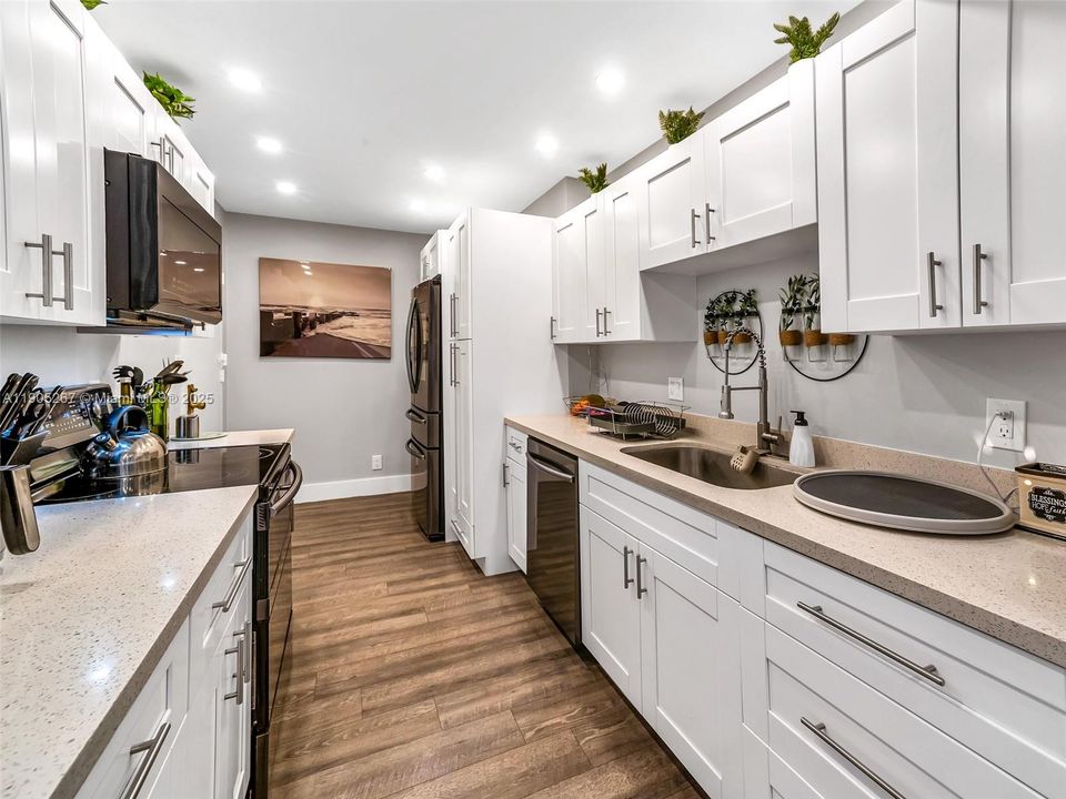 For Sale: $389,000 (3 beds, 2 baths, 1714 Square Feet)