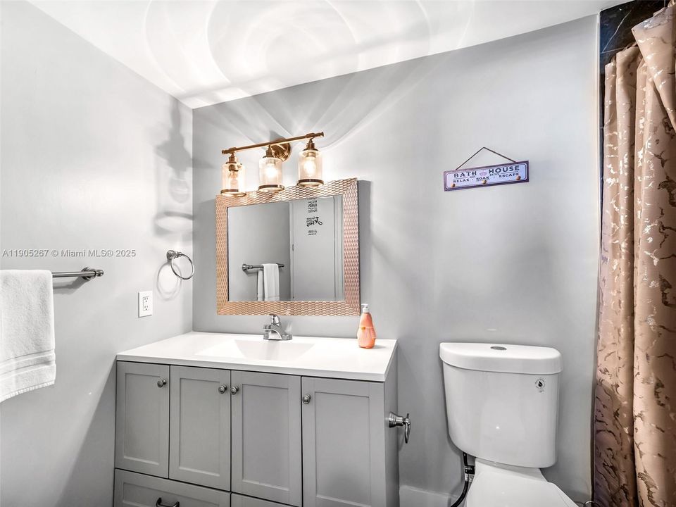 For Sale: $389,000 (3 beds, 2 baths, 1714 Square Feet)