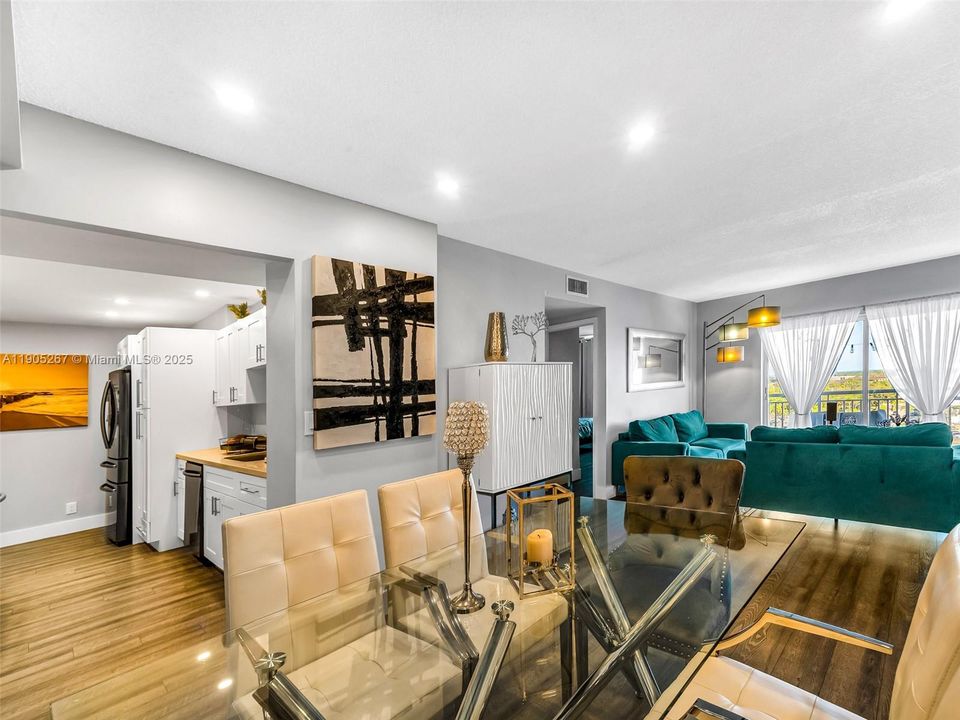 For Sale: $389,000 (3 beds, 2 baths, 1714 Square Feet)