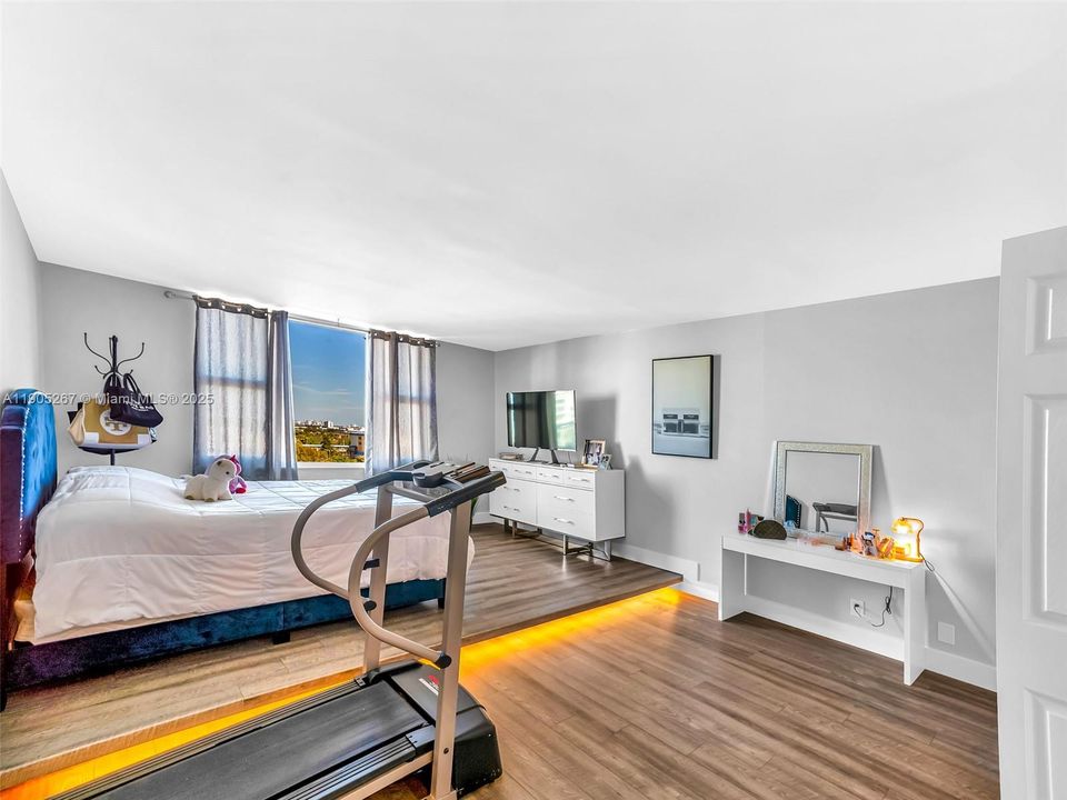 For Sale: $389,000 (3 beds, 2 baths, 1714 Square Feet)