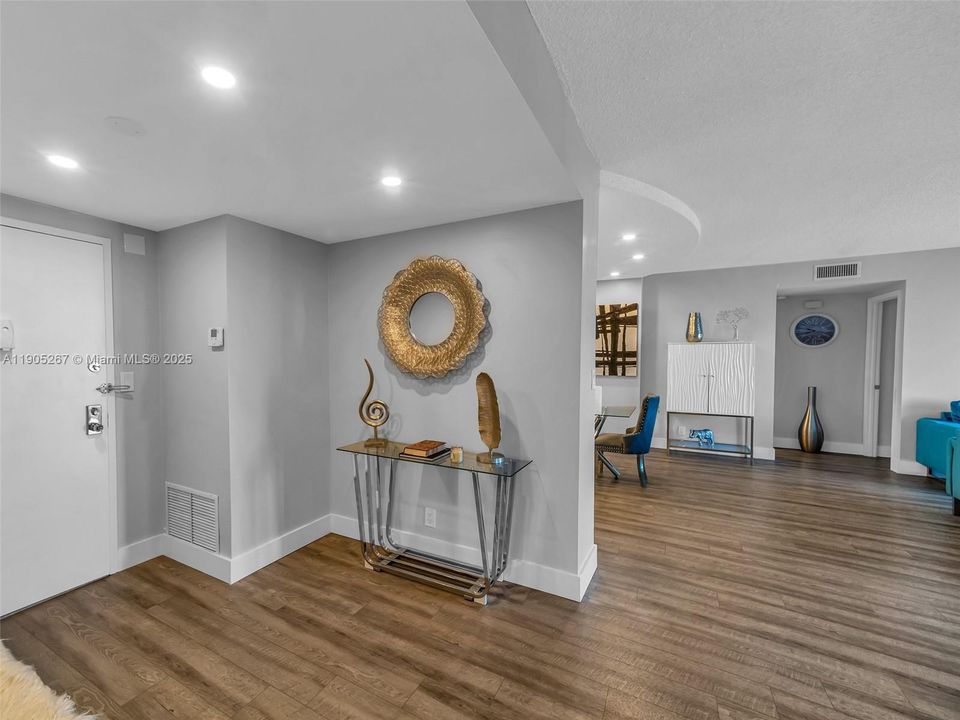 For Sale: $389,000 (3 beds, 2 baths, 1714 Square Feet)