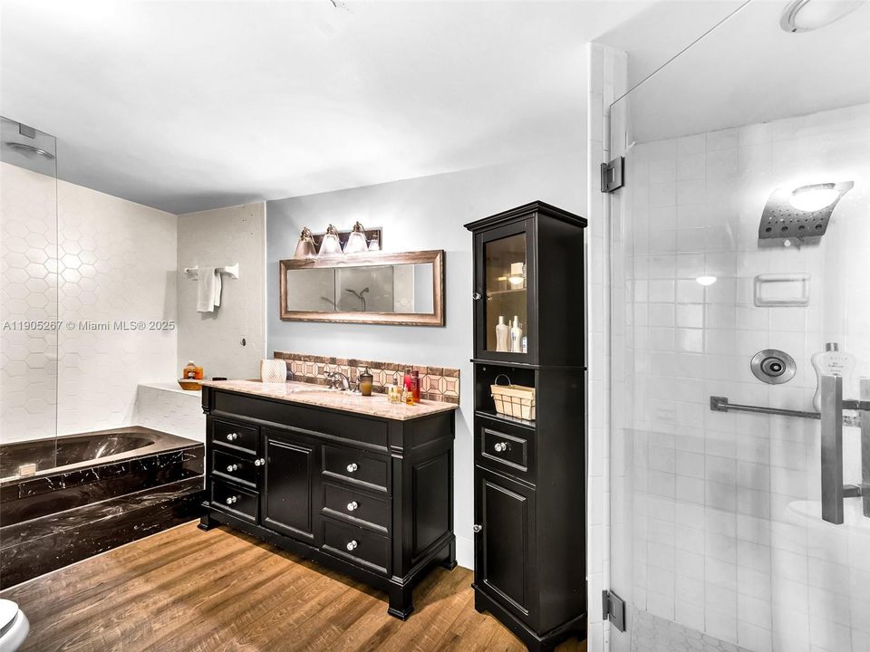 For Sale: $389,000 (3 beds, 2 baths, 1714 Square Feet)