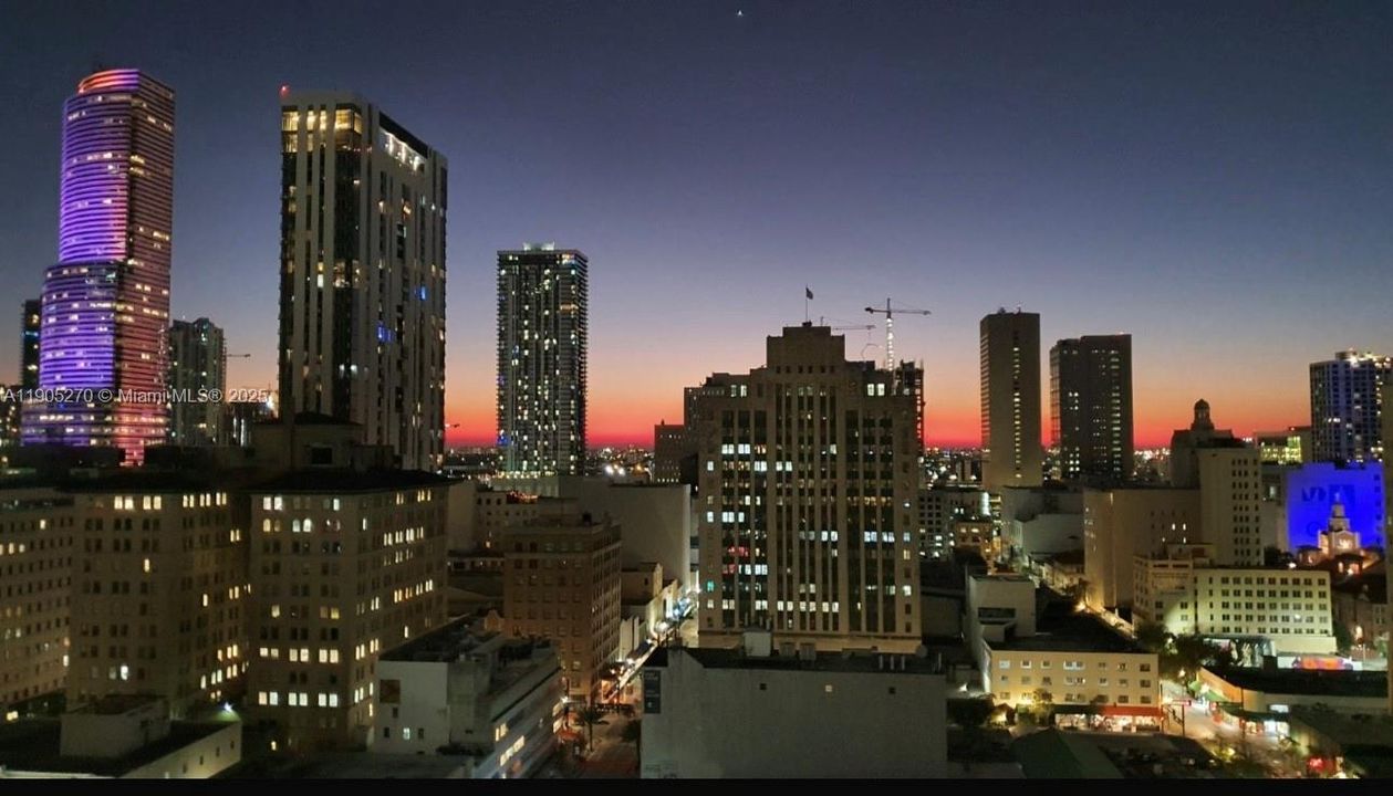 For Rent: $2,500 (0 beds, 1 baths, 567 Square Feet)