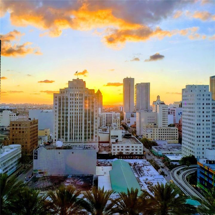 For Rent: $2,500 (0 beds, 1 baths, 567 Square Feet)