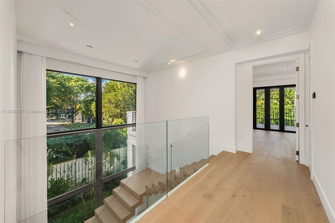 For Sale: $6,995,000 (5 beds, 5 baths, 3882 Square Feet)