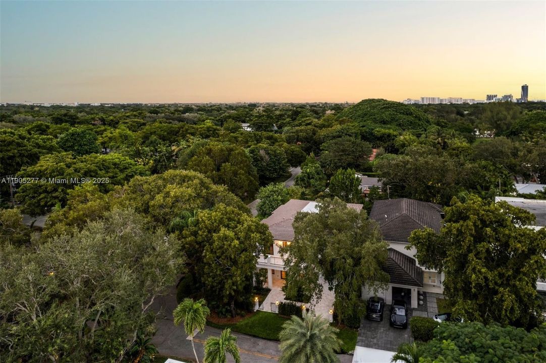 For Sale: $6,995,000 (5 beds, 5 baths, 3882 Square Feet)