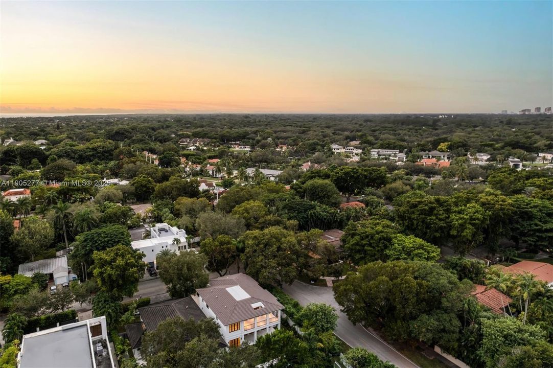 For Sale: $6,995,000 (5 beds, 5 baths, 3882 Square Feet)