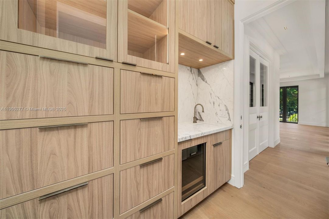 For Sale: $6,995,000 (5 beds, 5 baths, 3882 Square Feet)