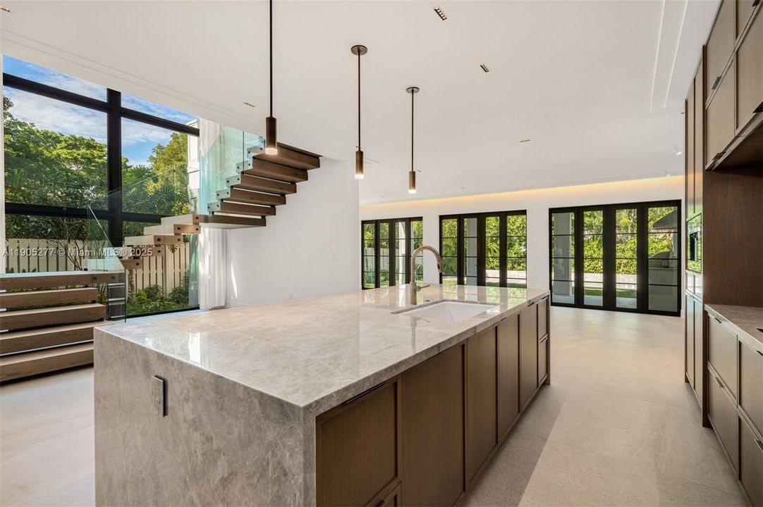 For Sale: $6,995,000 (5 beds, 5 baths, 3882 Square Feet)