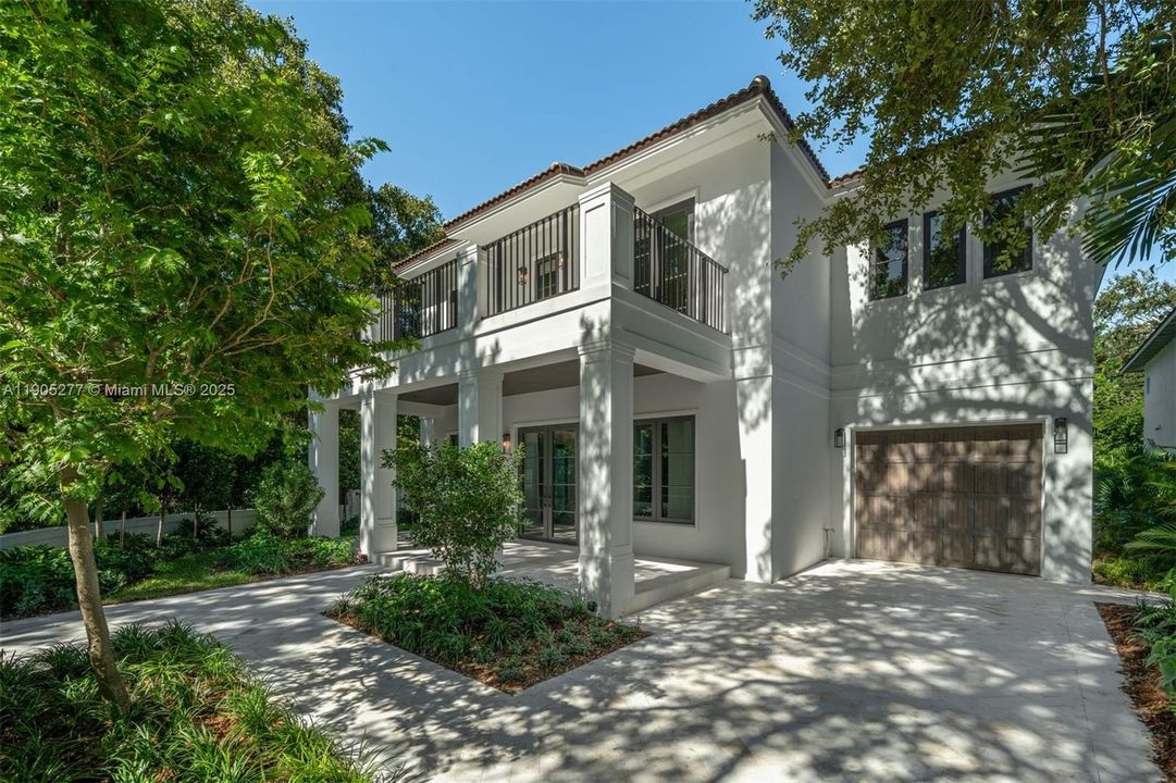 For Sale: $6,995,000 (5 beds, 5 baths, 3882 Square Feet)