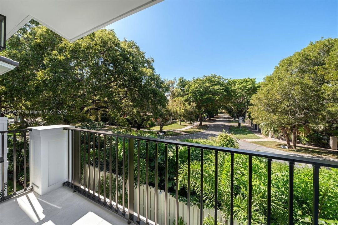 For Sale: $6,995,000 (5 beds, 5 baths, 3882 Square Feet)