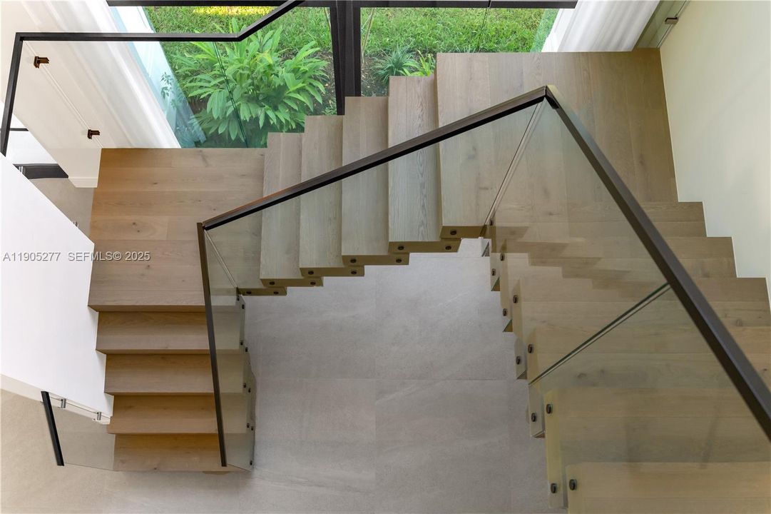 For Sale: $6,995,000 (5 beds, 5 baths, 3882 Square Feet)