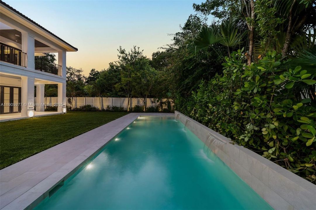 For Sale: $6,995,000 (5 beds, 5 baths, 3882 Square Feet)