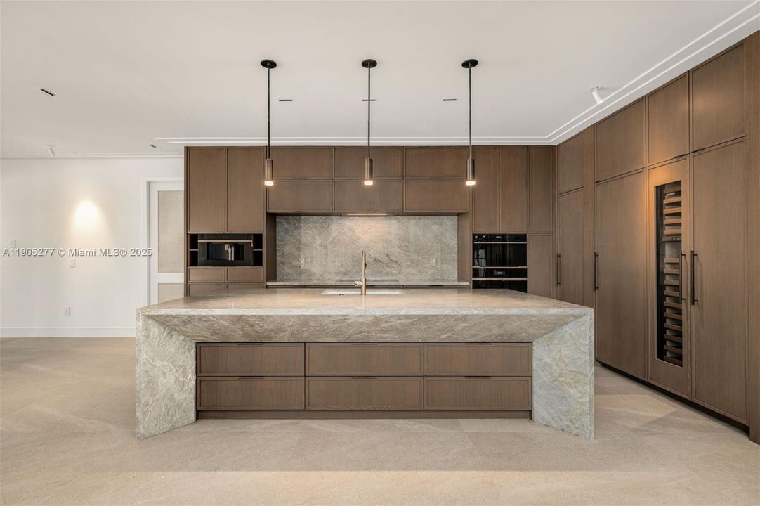 For Sale: $6,995,000 (5 beds, 5 baths, 3882 Square Feet)