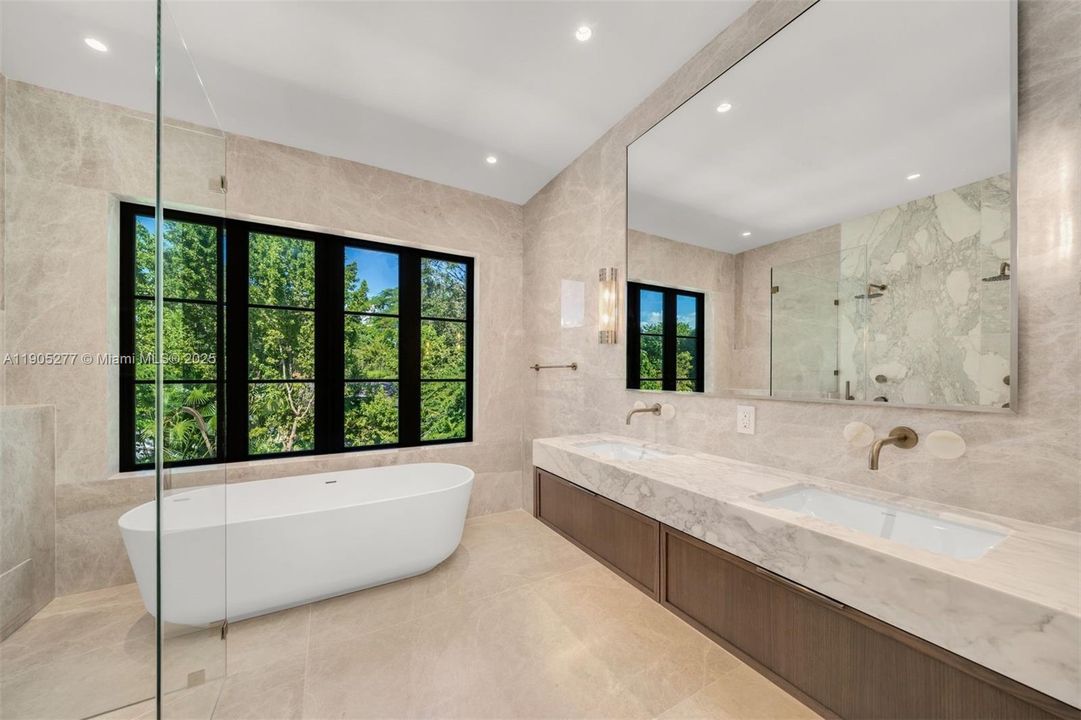 For Sale: $6,995,000 (5 beds, 5 baths, 3882 Square Feet)