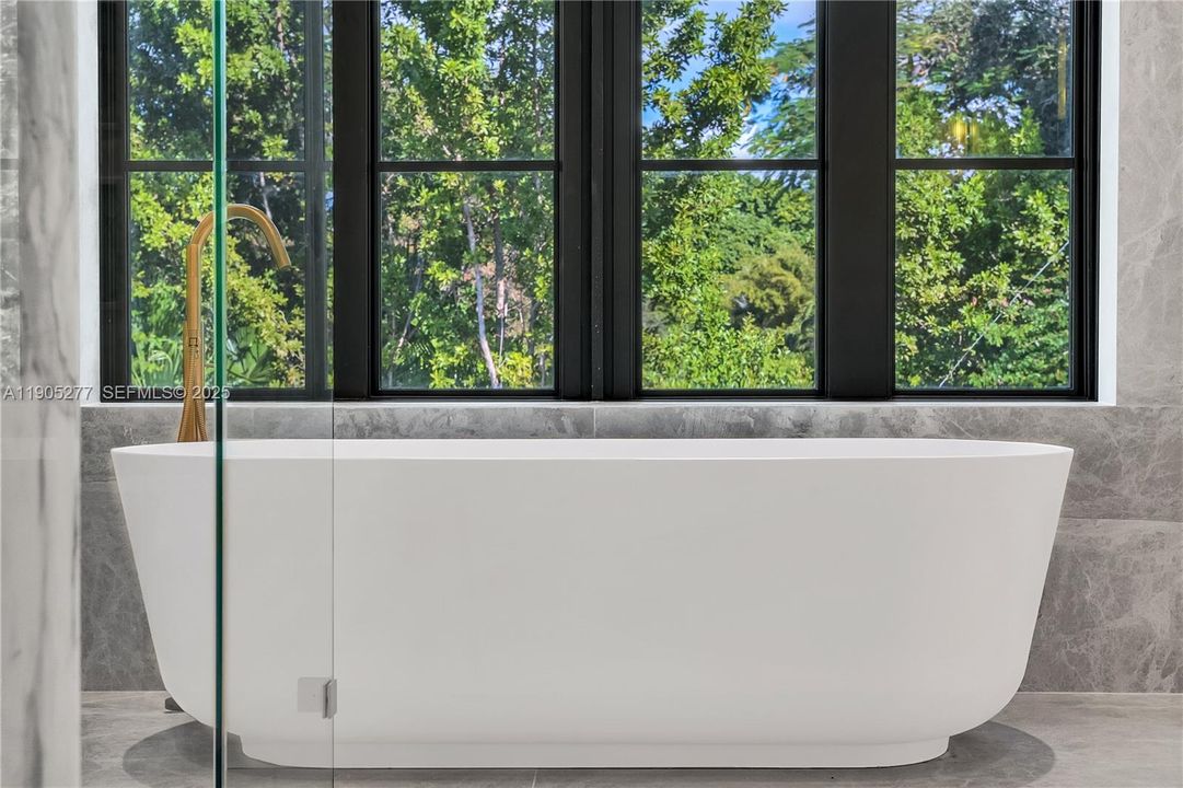 For Sale: $6,995,000 (5 beds, 5 baths, 3882 Square Feet)