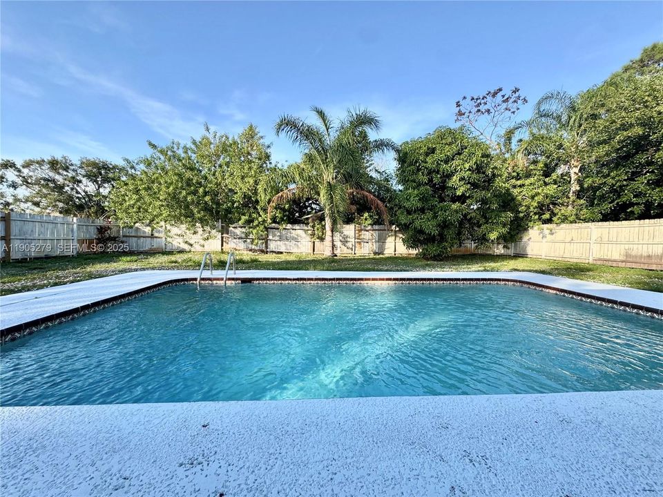 For Sale: $348,000 (3 beds, 2 baths, 1475 Square Feet)