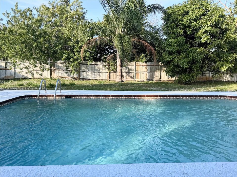 For Sale: $348,000 (3 beds, 2 baths, 1475 Square Feet)