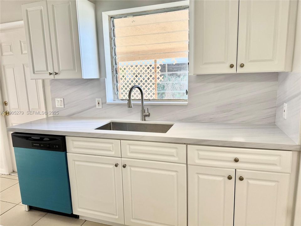 For Sale: $348,000 (3 beds, 2 baths, 1475 Square Feet)