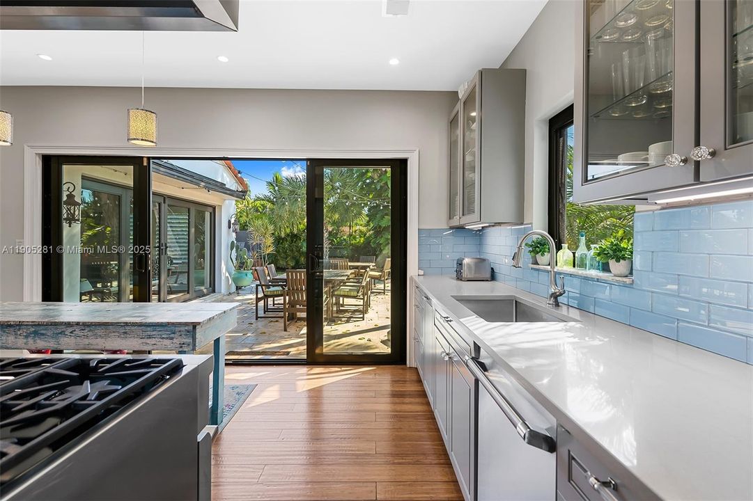 На продажу: $3,990,000 (5 спален, 5 ванн, 3056 Квадратных фут)