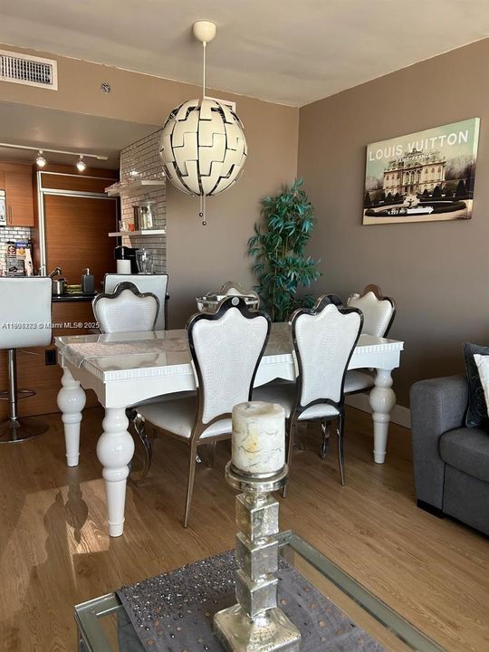 For Rent: $3,300 (1 beds, 1 baths, 800 Square Feet)