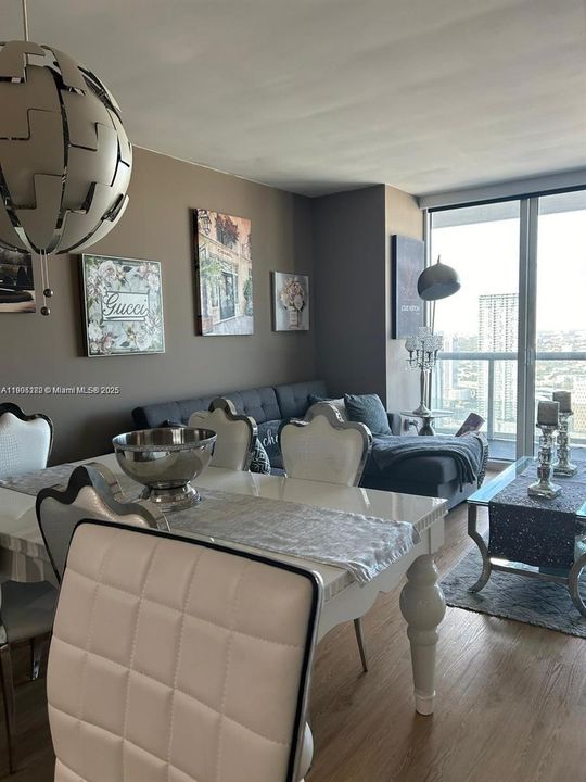 For Rent: $3,300 (1 beds, 1 baths, 800 Square Feet)