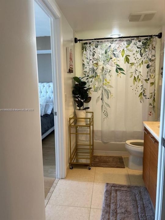 For Rent: $3,300 (1 beds, 1 baths, 800 Square Feet)