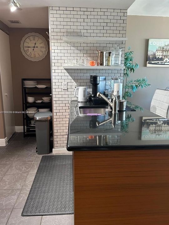 For Rent: $3,300 (1 beds, 1 baths, 800 Square Feet)