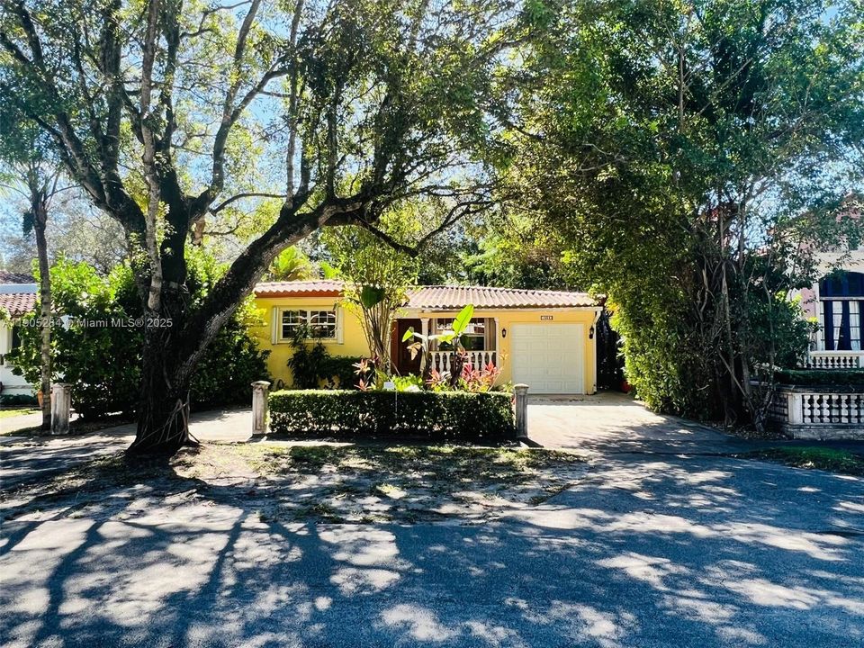 For Sale: $1,399,000 (3 beds, 2 baths, 1585 Square Feet)