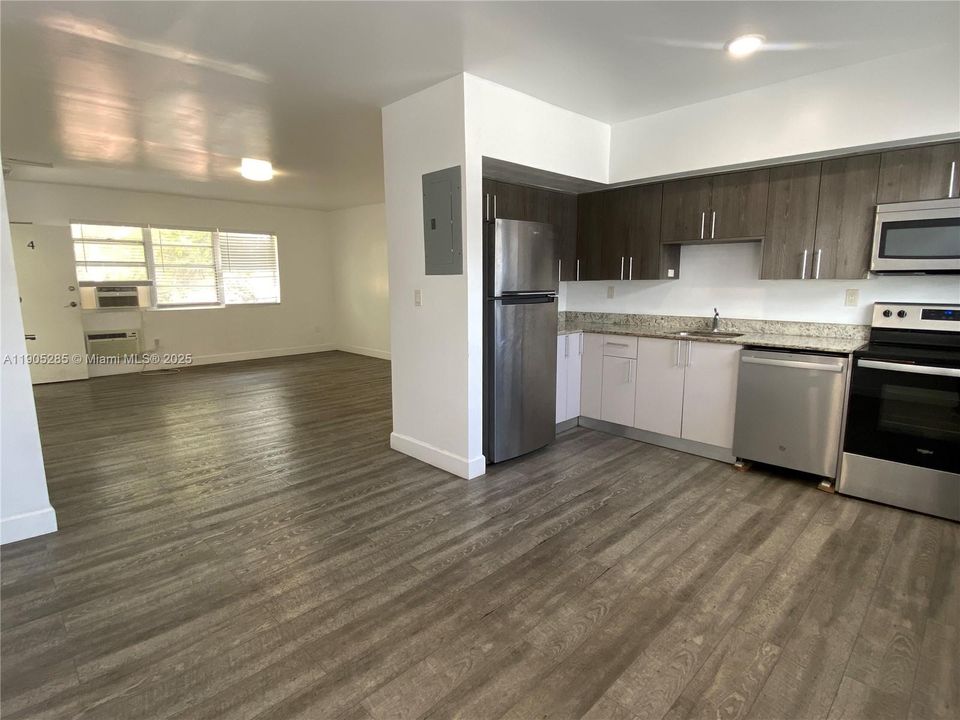 Recently Rented: $2,600 (2 beds, 2 baths, 5094 Square Feet)