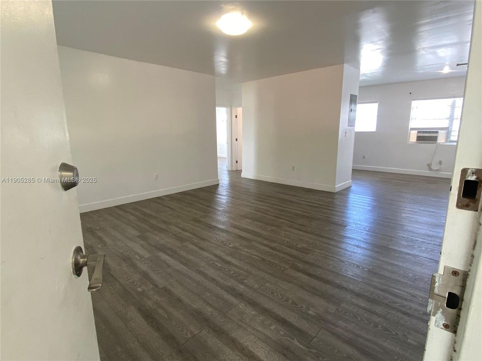 Recently Rented: $2,600 (2 beds, 2 baths, 5094 Square Feet)