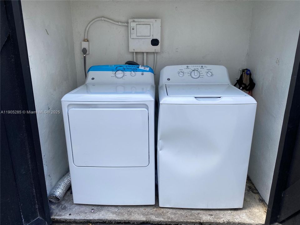 Recently Rented: $2,600 (2 beds, 2 baths, 5094 Square Feet)