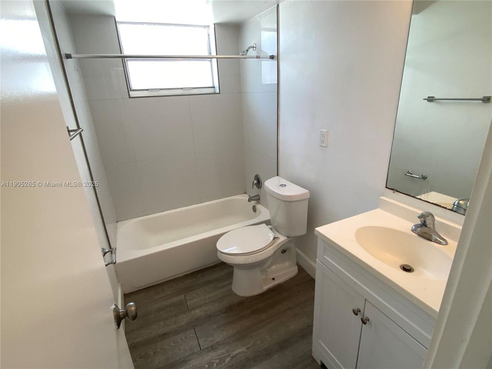 Recently Rented: $2,600 (2 beds, 2 baths, 5094 Square Feet)