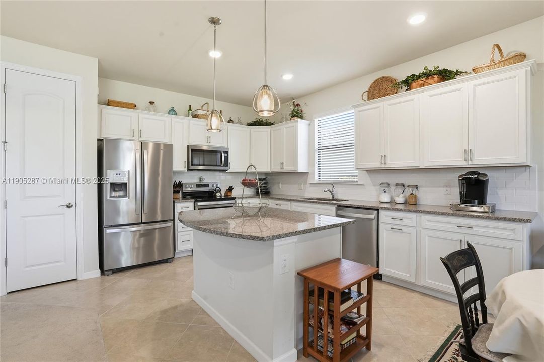 En Venta: $340,000 (3 camas, 2 baños, 1675 Pies cuadrados)