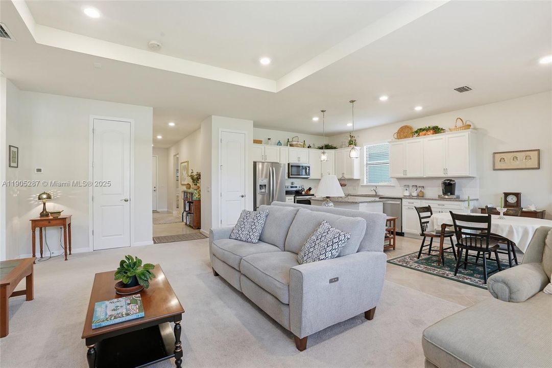 En Venta: $340,000 (3 camas, 2 baños, 1675 Pies cuadrados)