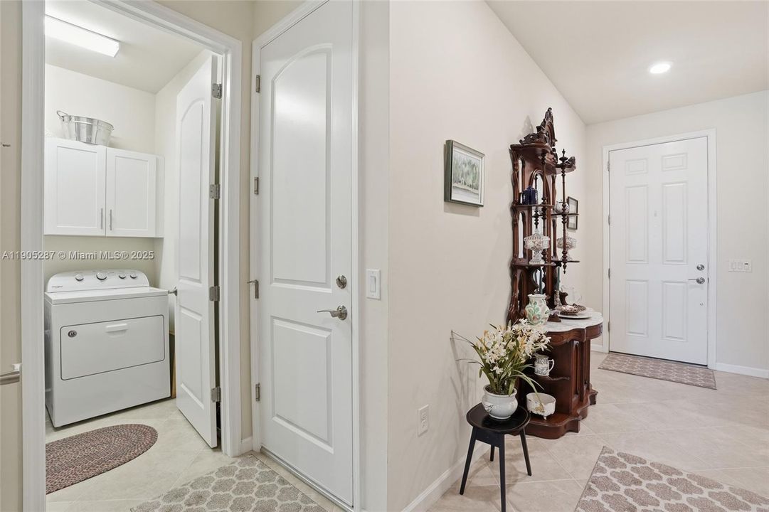 En Venta: $340,000 (3 camas, 2 baños, 1675 Pies cuadrados)