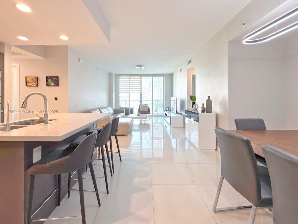 На продажу: $435,000 (2 спален, 2 ванн, 1130 Квадратных фут)