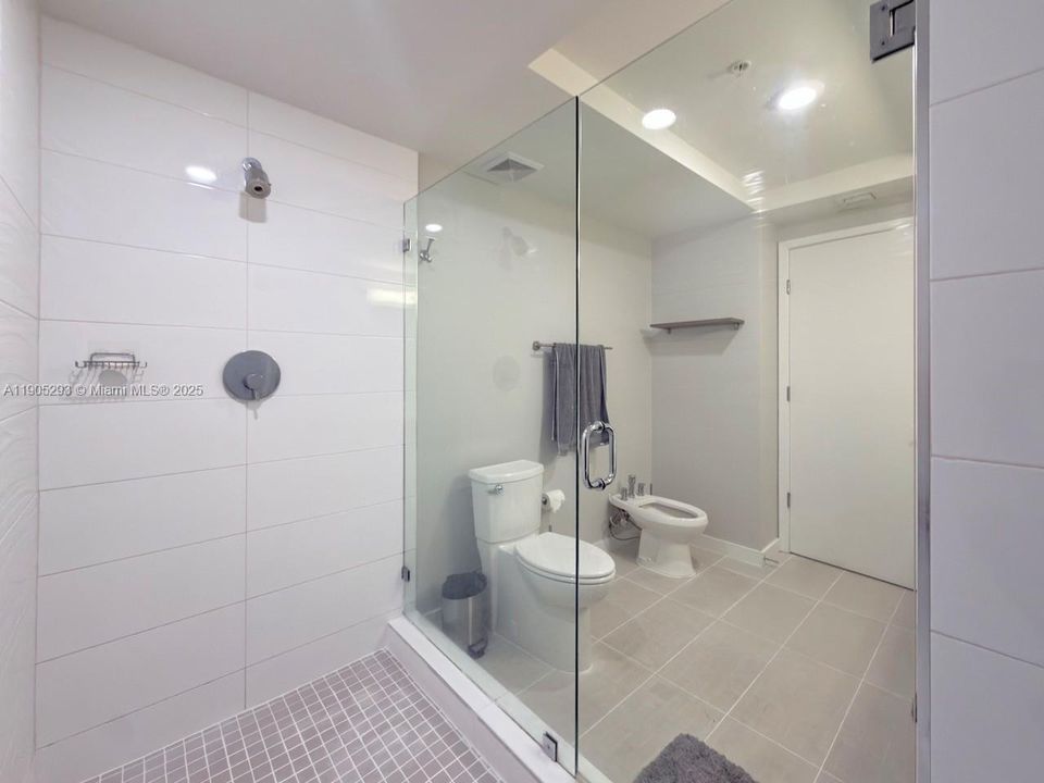 На продажу: $435,000 (2 спален, 2 ванн, 1130 Квадратных фут)