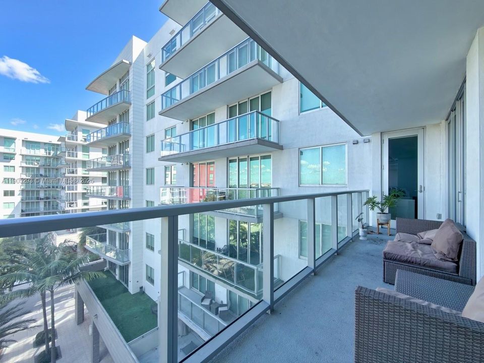 На продажу: $435,000 (2 спален, 2 ванн, 1130 Квадратных фут)