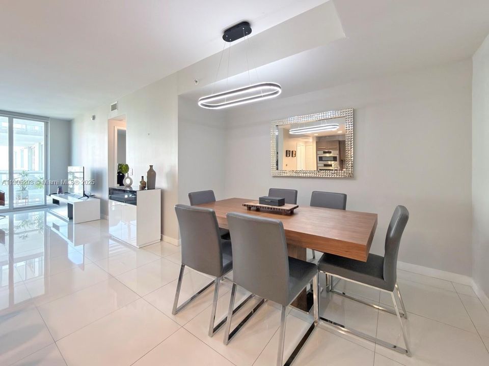 На продажу: $435,000 (2 спален, 2 ванн, 1130 Квадратных фут)