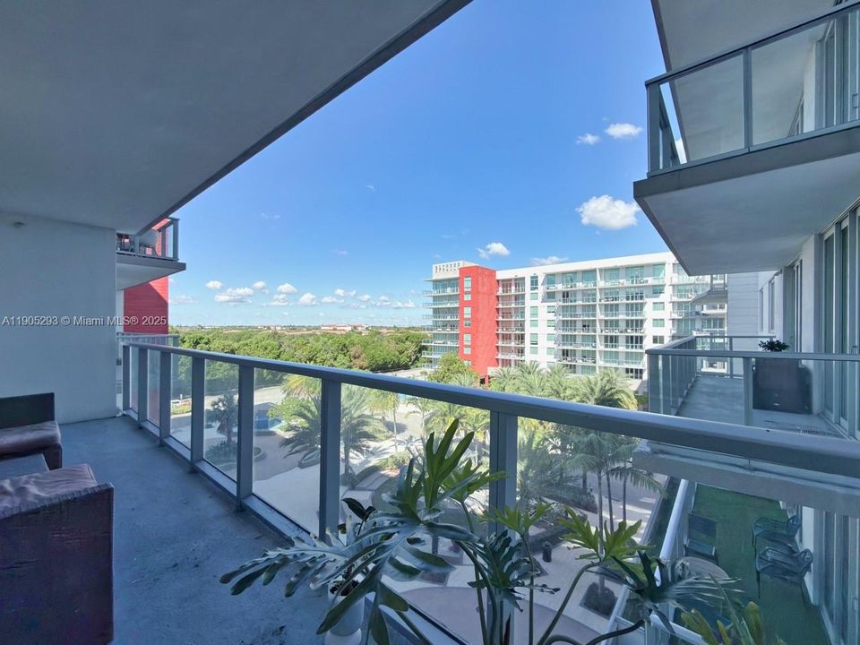 На продажу: $435,000 (2 спален, 2 ванн, 1130 Квадратных фут)