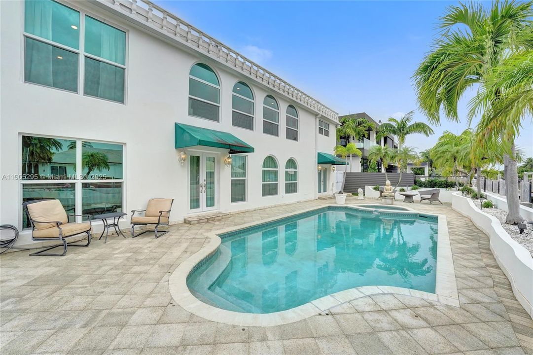 For Rent: $16,500 (5 beds, 3 baths, 5207 Square Feet)