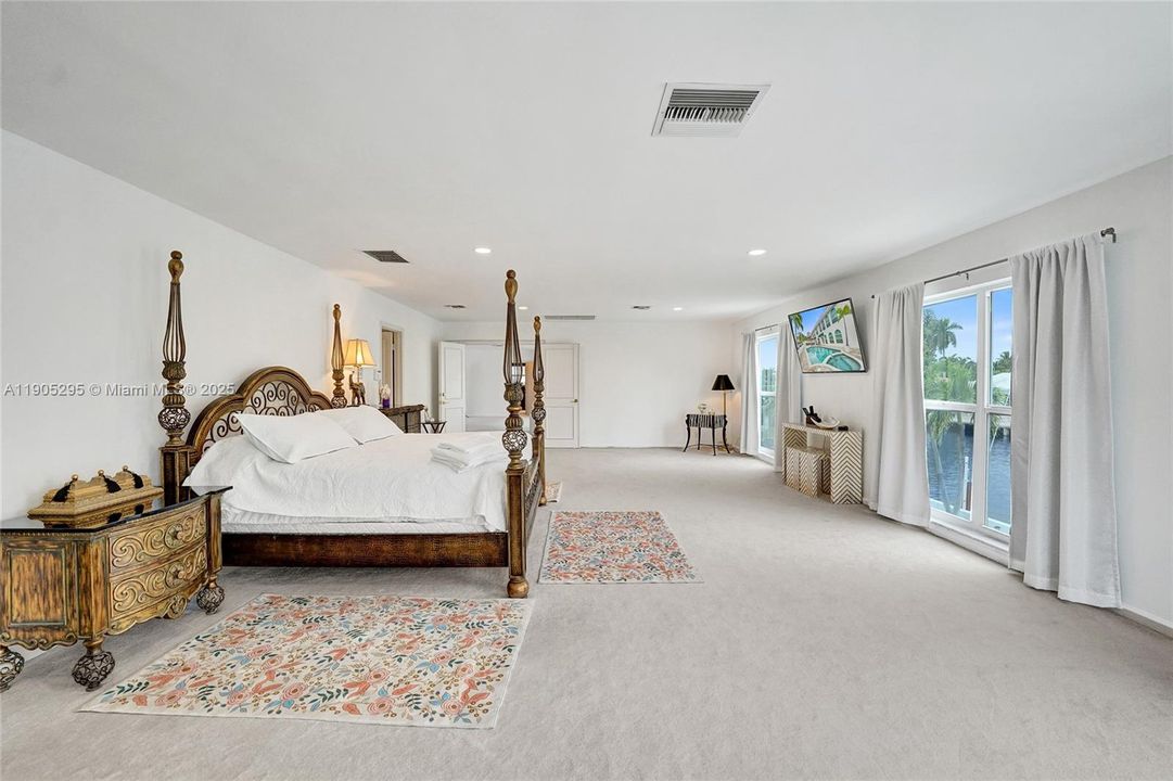 For Rent: $16,500 (5 beds, 3 baths, 5207 Square Feet)