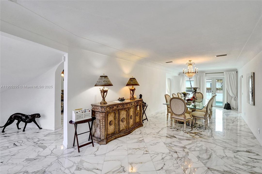 For Rent: $16,500 (5 beds, 3 baths, 5207 Square Feet)