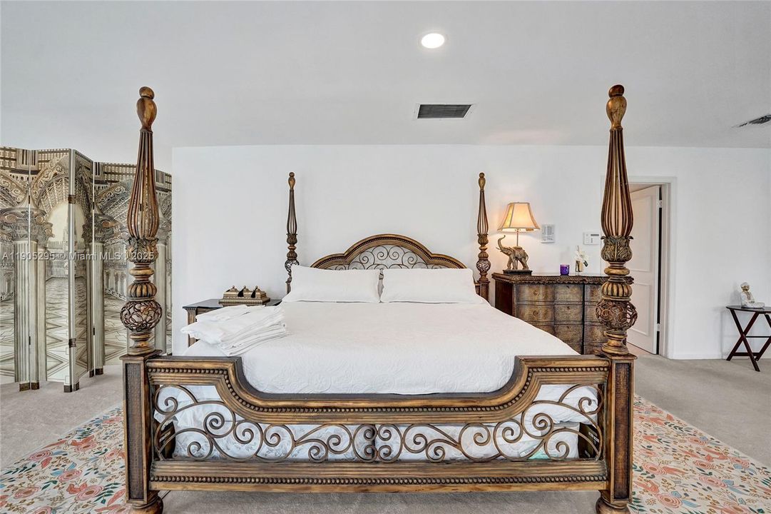 For Rent: $16,500 (5 beds, 3 baths, 5207 Square Feet)